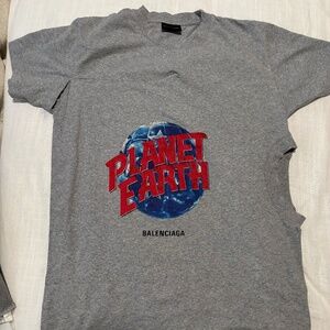 WOMEN'S PLANET EARTH TWISTING T-SHIRT